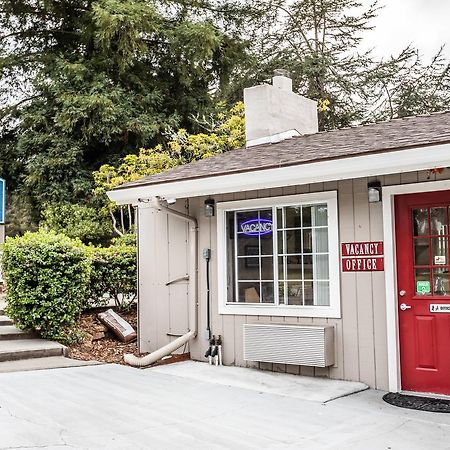 Pelican Inn Monterey Exterior photo