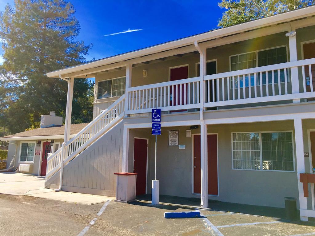 Pelican Inn Monterey Exterior photo