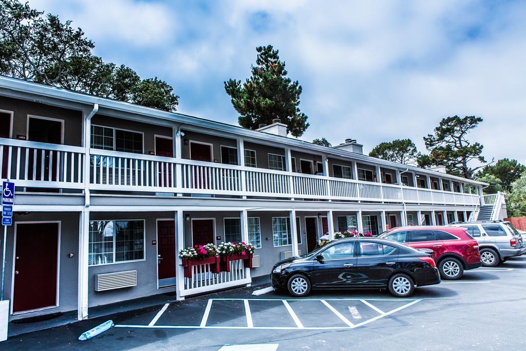 Pelican Inn Monterey Exterior photo